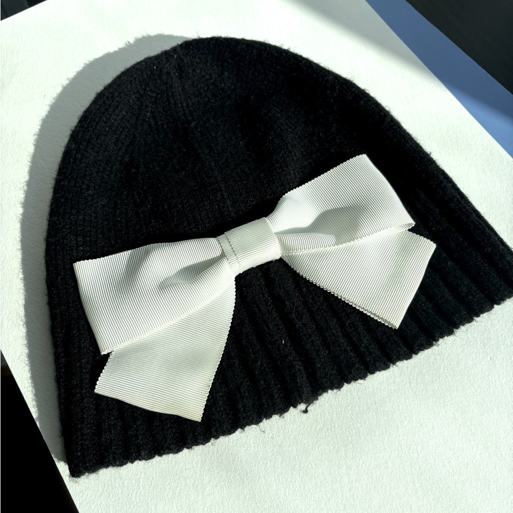 Kate Spade black and white winter beanie BOW